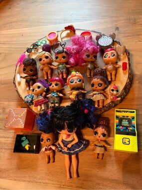 L.O.L. Surprise! Dolls Playset - 13 dolls and 20 accessories bundle
